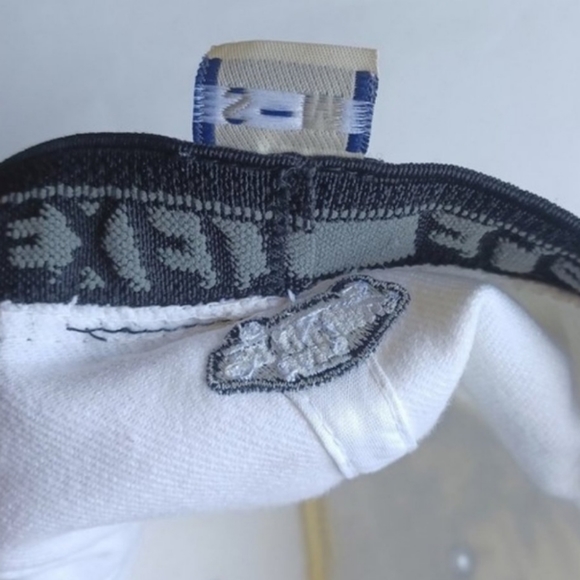 Vans 'off the wall' white and black flex fit hat Small/medium graffiti vans hat - Picture 5 of 15